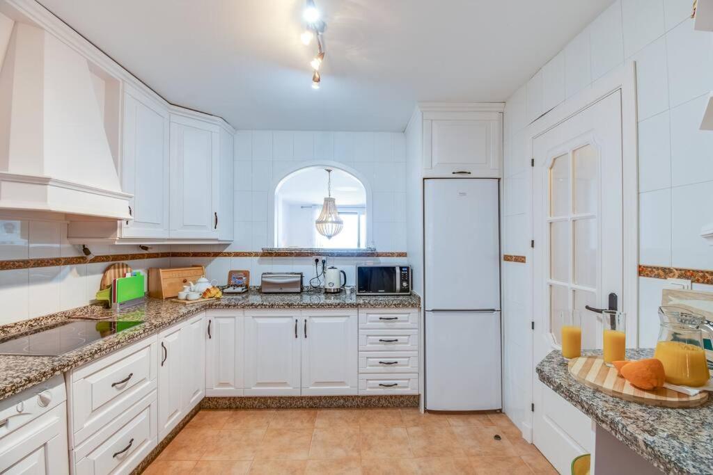 Beachfront Townhouse 埃斯特波纳 外观 照片