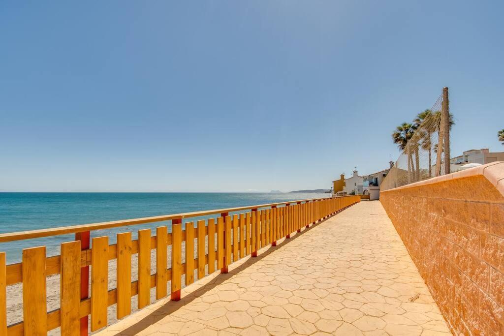 Beachfront Townhouse 埃斯特波纳 外观 照片
