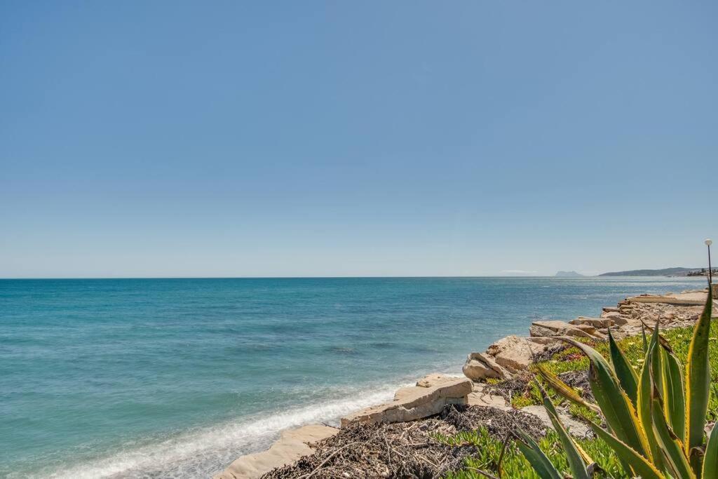Beachfront Townhouse 埃斯特波纳 外观 照片