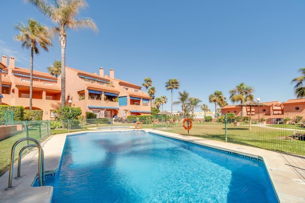 Beachfront Townhouse 埃斯特波纳 外观 照片